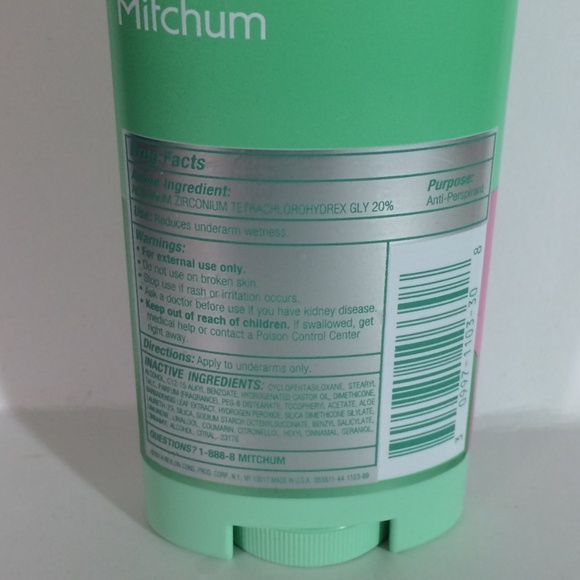 3 Mitchum Advanced Control Powder Fresh Deodorant - Picture 6 of 7